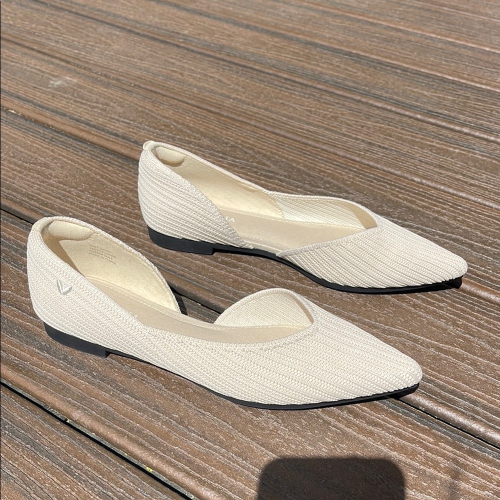 Viviana Cream Flats with Pointed Toe and Ribbed Texturenew - Picture 3 of 8
